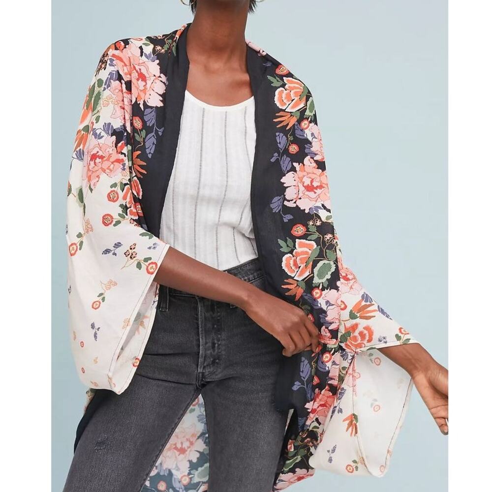 Anthropologie Akemi + Kin Gardener Floral Flowing Oversized Batwing Kimono
